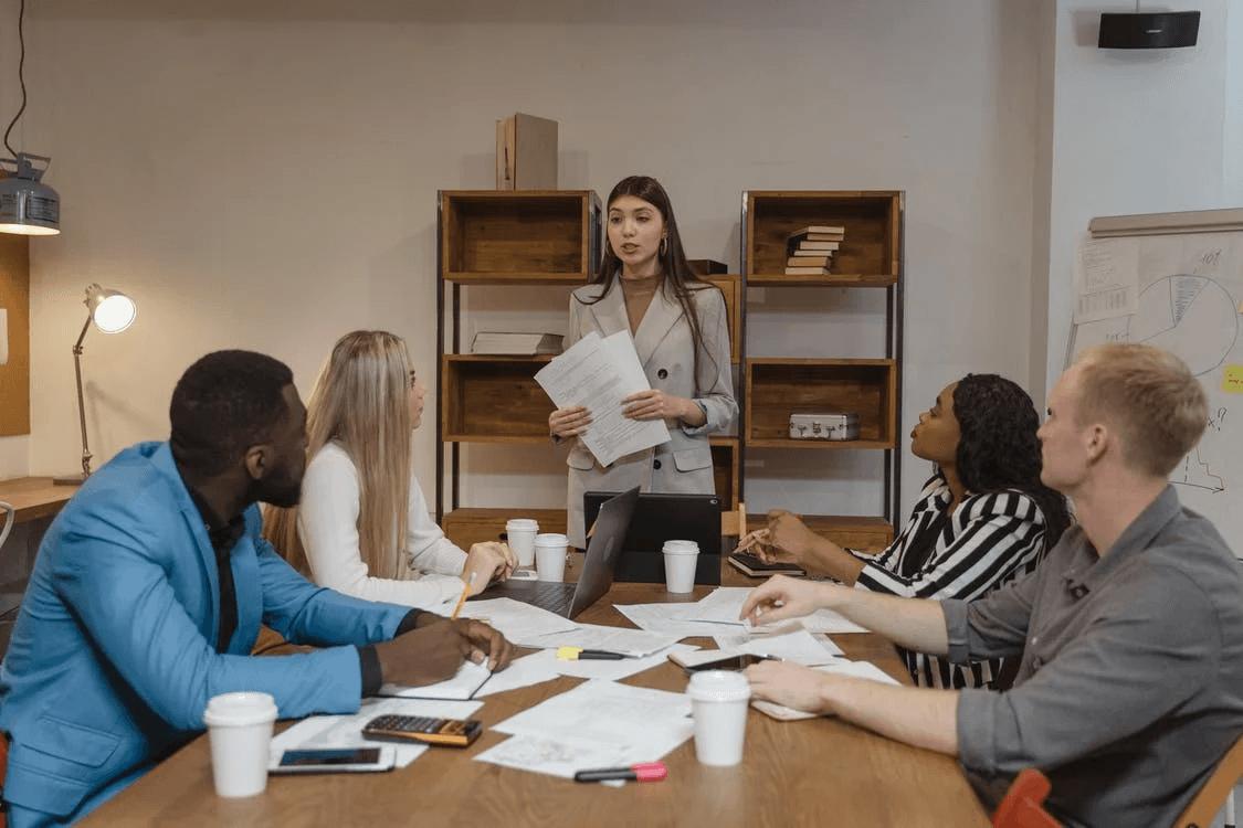 Pahami Pengertian Leadership serta Cara Melatihnya di sini! cover