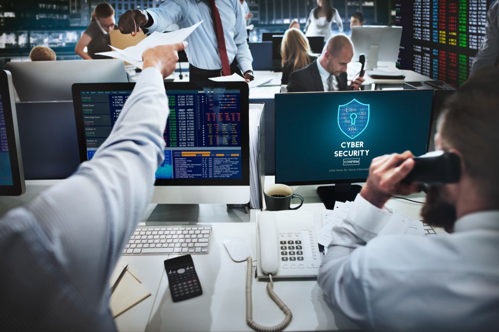 Cyber Security Adalah: Definisi, Manfaat, dan Jenis Ancamannya cover