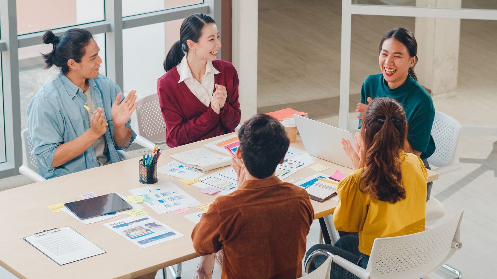 Brand Loyalty Adalah: Pengertian, Cara Meningkatkan, dan Contoh Sukses cover