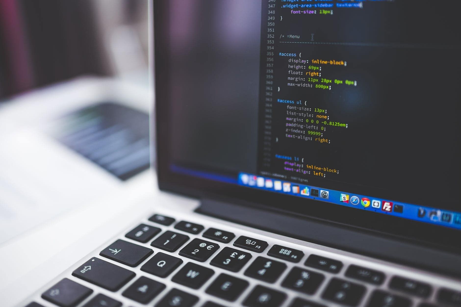Apa Perbedaan Data Analyst dan Data Scientist? cover