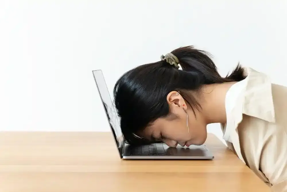 Apa Itu Overthinking? Penyebab, Dampak, dan Cara Mengatasinya cover