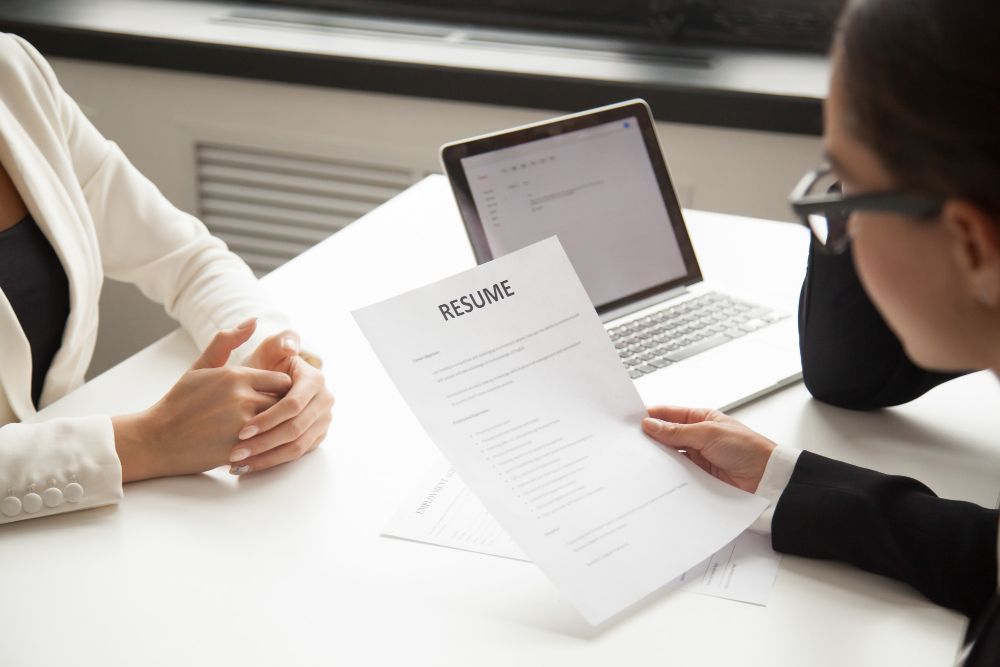 Perbedaan CV dan Resume: Pengertian dan Tujuannya cover
