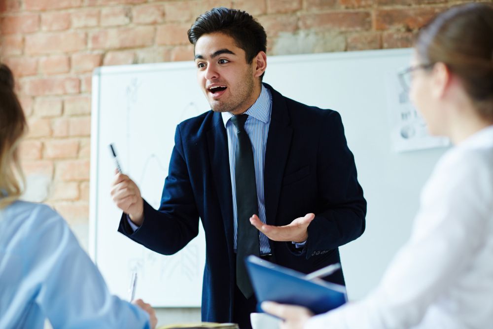 Apa Itu Public Speaking dan Manfaatnya Buat Kita cover