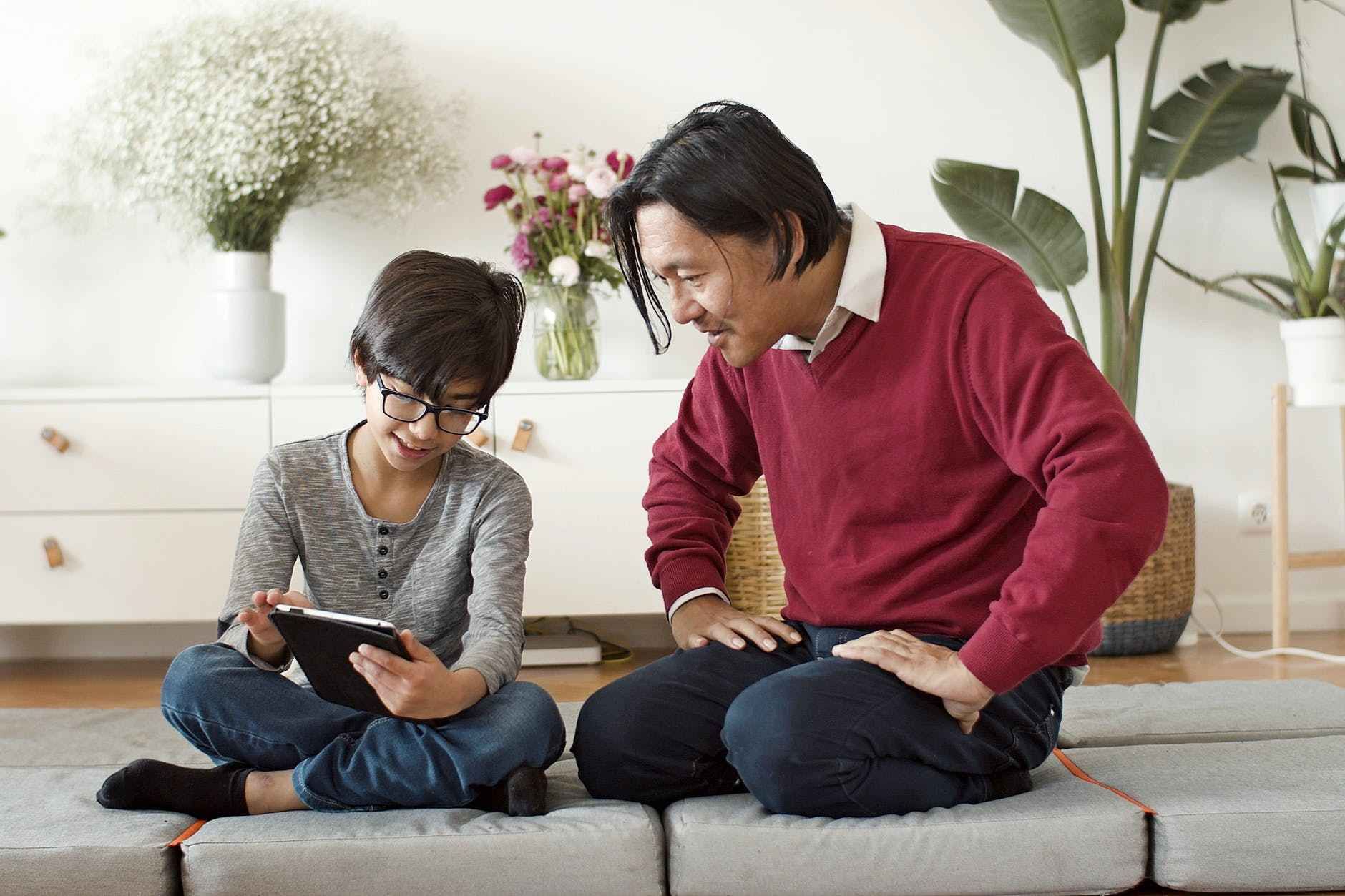 Mengenal Apa Itu Literasi Digital, Urgensi, dan Contoh cover