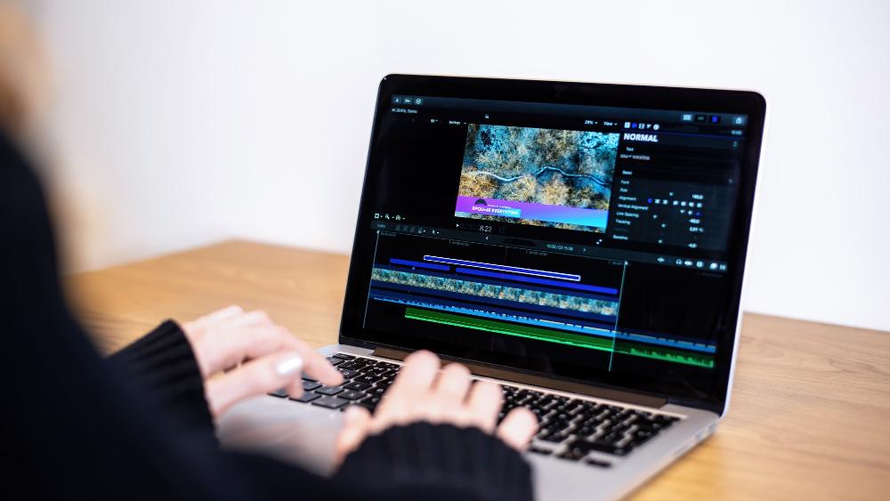 Adobe Premiere Pro: Panduan dan 3 Tools Andalannya cover