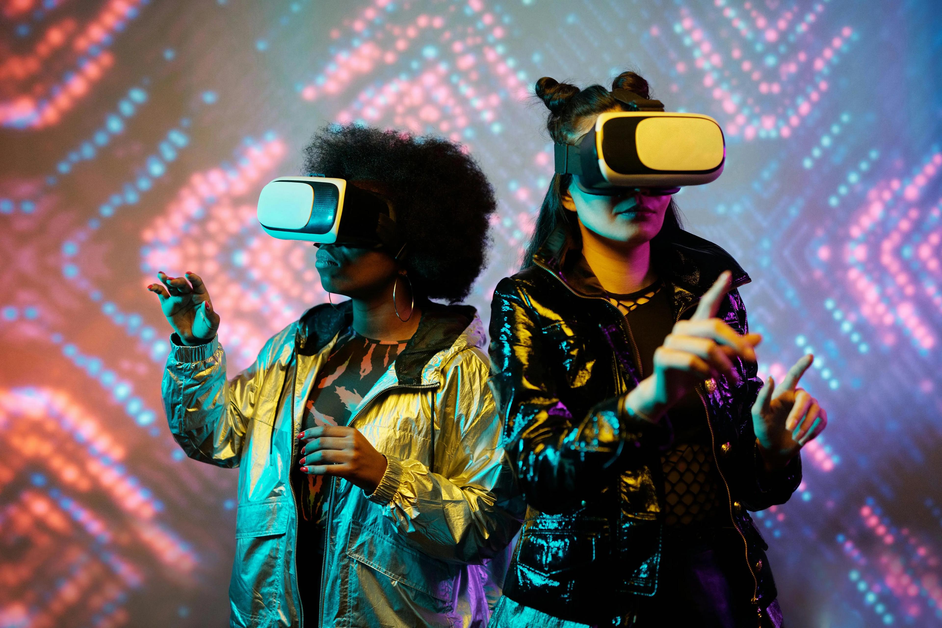 Jangan Tertukar! Kenali Perbedaan Virtual Reality (VR) dan Augmented Reality (AR) cover
